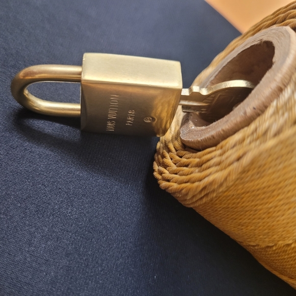 Authentic LV #204 Lock and Key - Picture 12 of 15